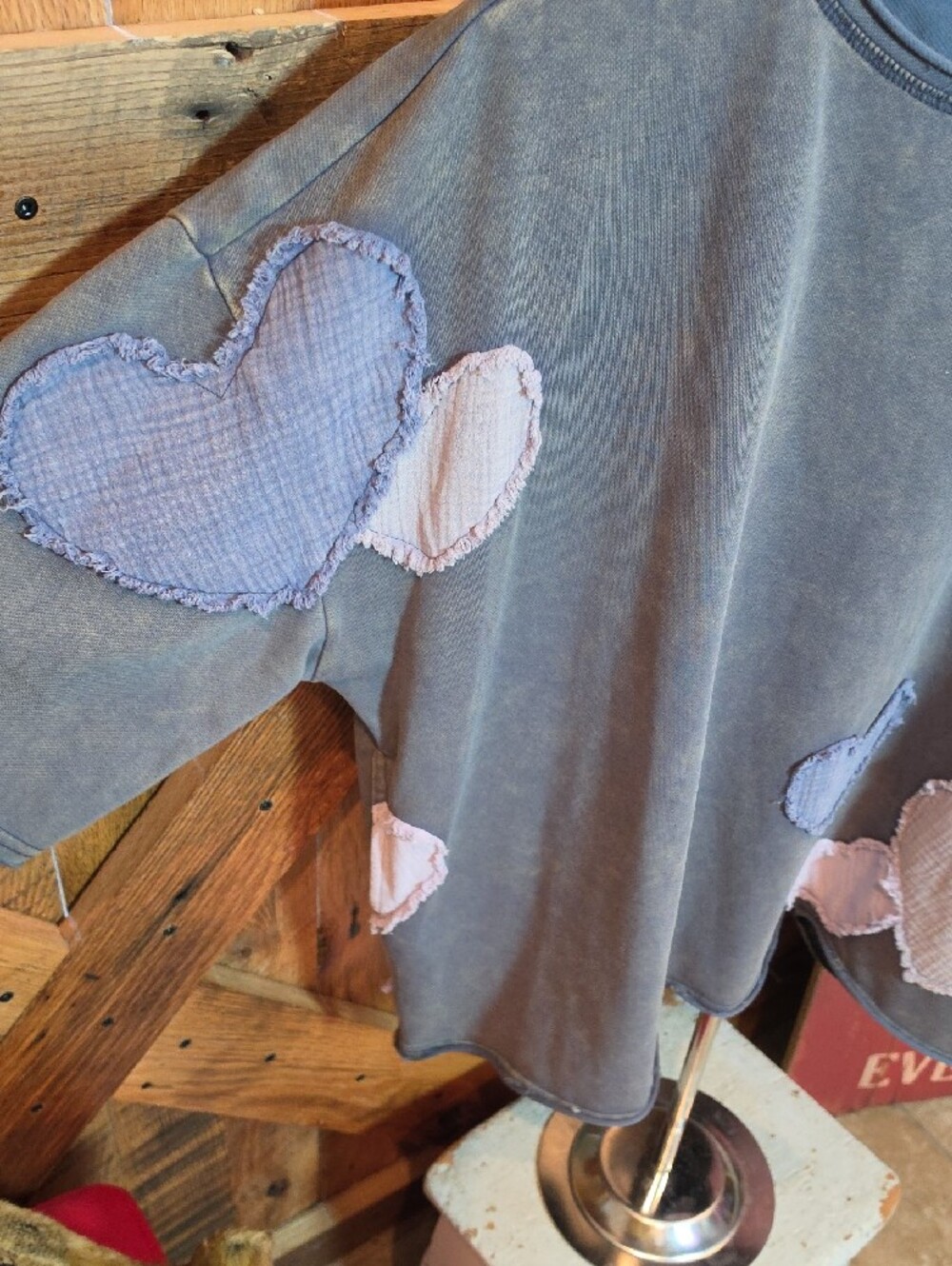 157p Oli & Hali Gray Short-Sleeve Tee with Pink & Lavender Heart Patches - Picture 6 of 9